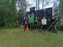 У Братского захоронения (уборка)